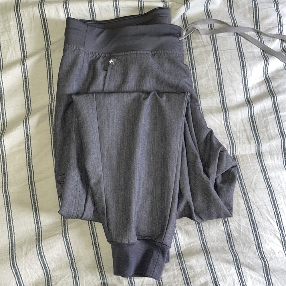 FIGS Jogger scrub bottoms size Large